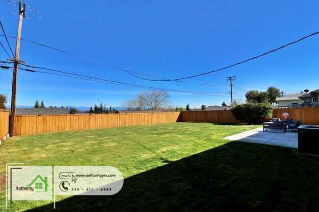 Building Photo - 1225 Manzanita Hills Ave