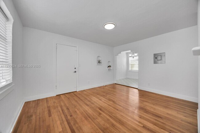 Building Photo - 27 Phoenetia Ave