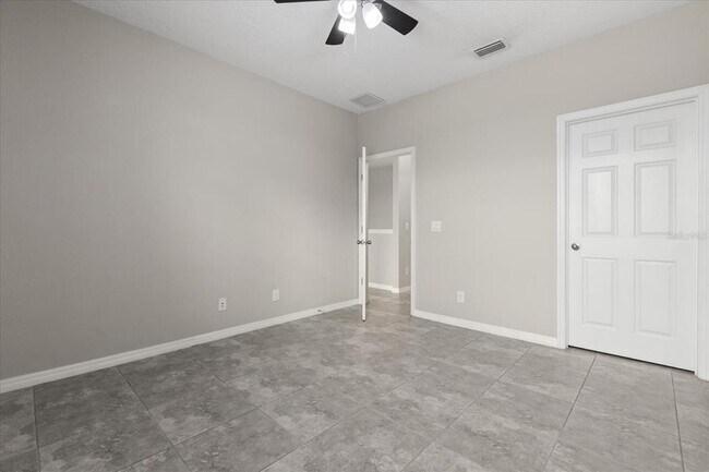 Building Photo - 1046 Grand Hilltop Dr