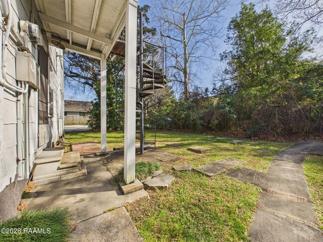 Building Photo - 324 General Mouton Ave