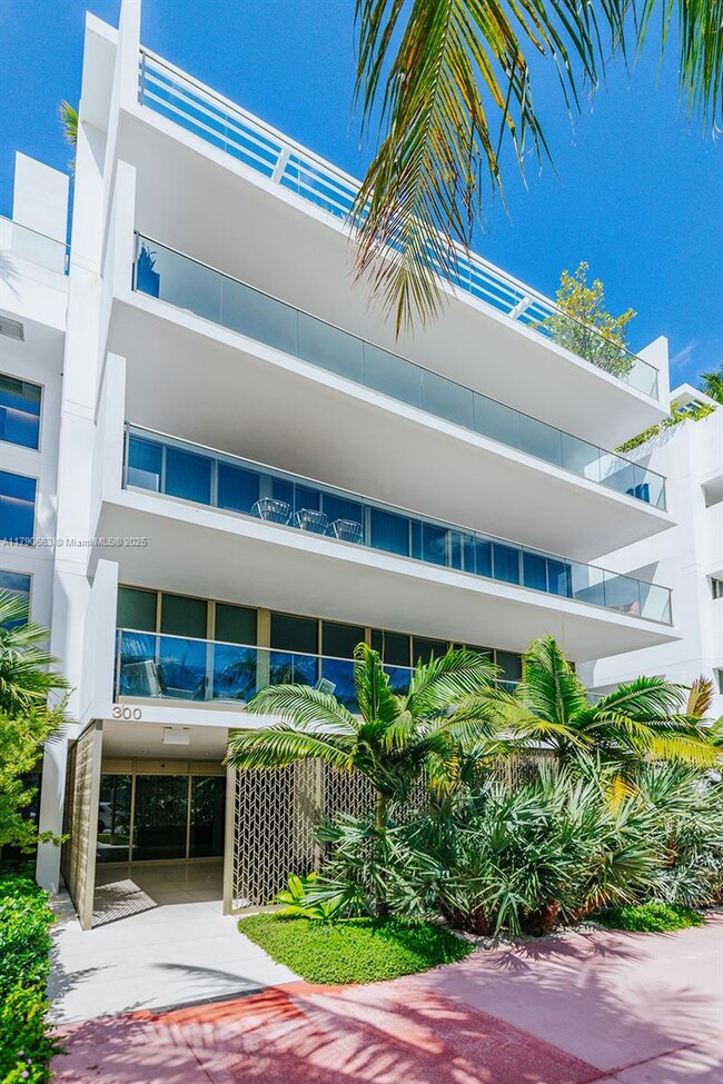 Building Photo - 300 Collins Ave