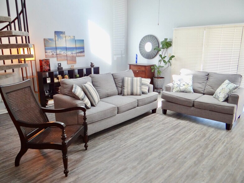 Building Photo - 1920 Bent Grass Dr