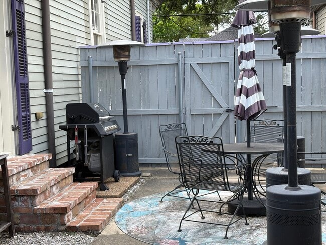 Building Photo - 218 N Alexander St