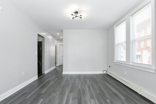 Building Photo - 540 61st St