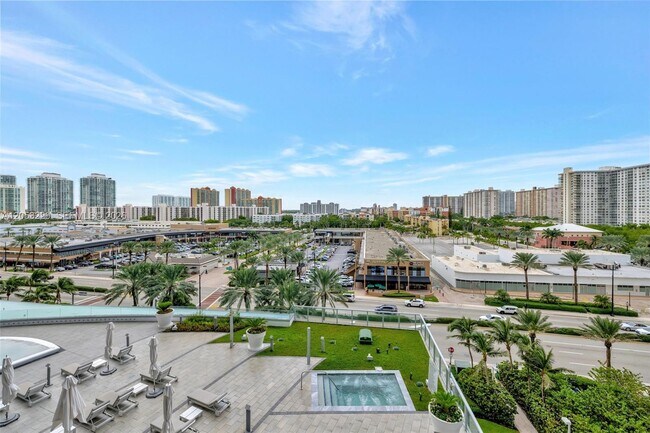 Building Photo - 17121 Collins Ave