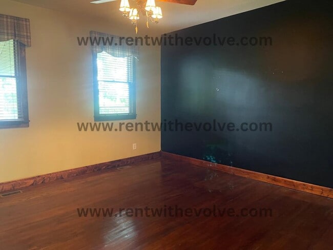 Building Photo - 1377 W Stockyard Rd