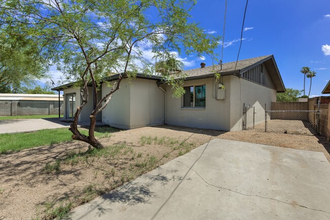 Building Photo - 4 Bedroom Home in Meyer Park