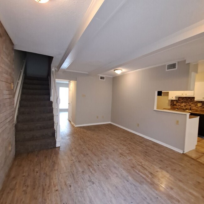 Building Photo - Welcome to 5252 Scottsdale!