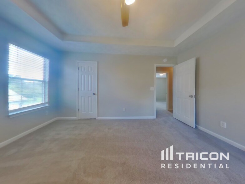 Building Photo - 102 Thornwood Dr