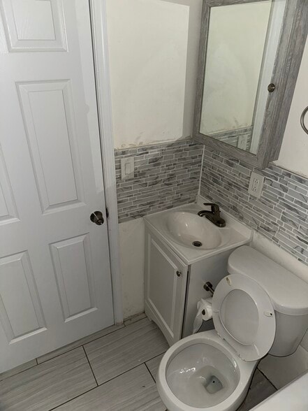 2 bedroom $1700 - 27 Hillside Ave