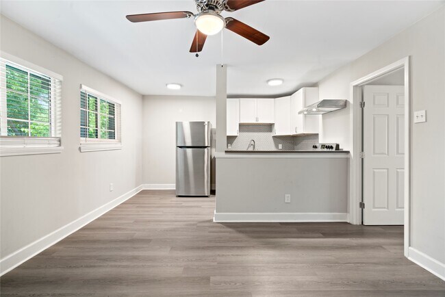 Building Photo - 6810 Del Rio St