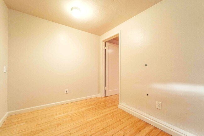 Building Photo - 557 Spruce St