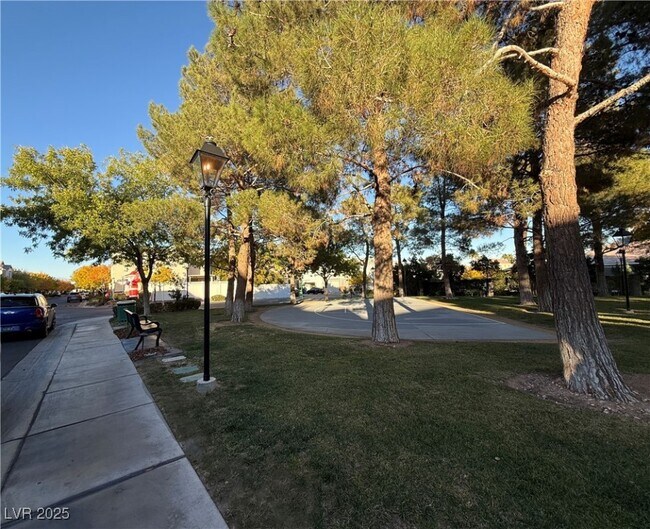 Building Photo - 7673 French Springs st'