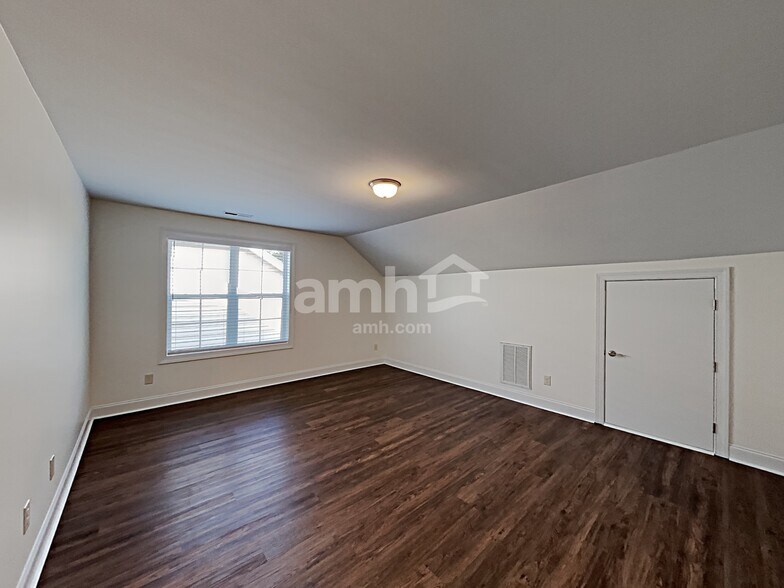 Building Photo - 756 Varina Ln