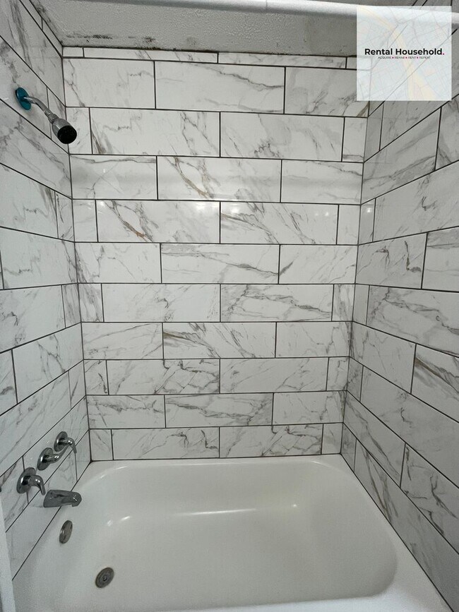 Building Photo - Newly Renovated 3-Bedroom Bungalow