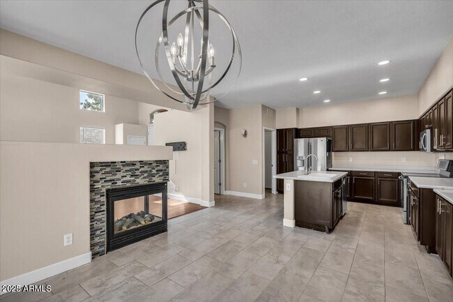 Building Photo - 902 W Azalea Pl