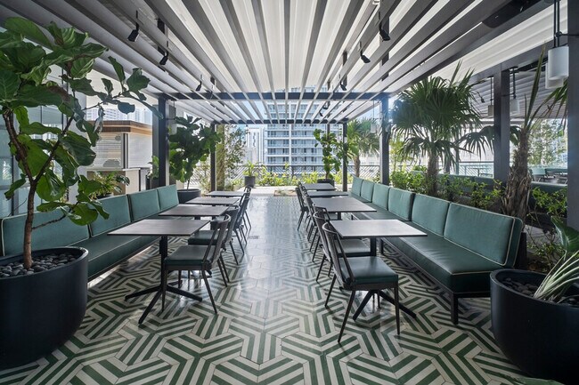 Building Photo - 215 SW 5th Ave