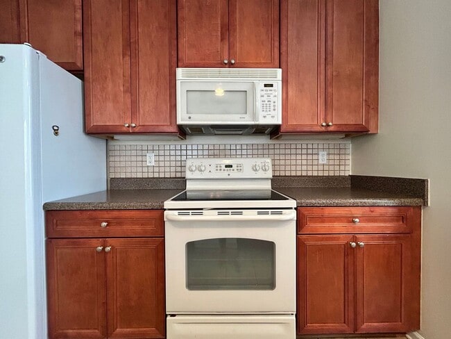 Building Photo - Welcome to this charming house "ASK ABOUT OUR ZERO DEPOSIT"