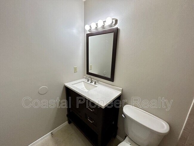 Building Photo - 1042 Axlewood Cir