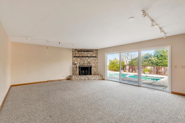 Building Photo - Tri-Level Home in Los Gatos