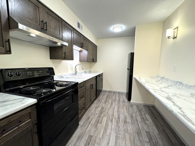 Building Photo - Colony Way Condo! Cable Included! All Bran...