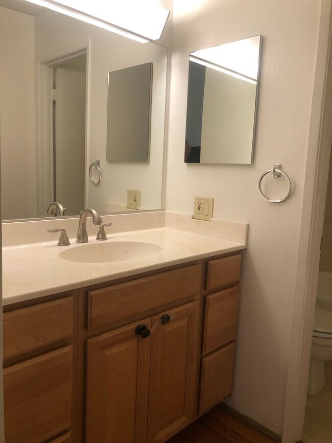 Building Photo - Beautiful one bedroom with grand Bay view’...