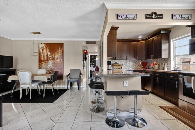 Building Photo - 48 Burgundy Ave