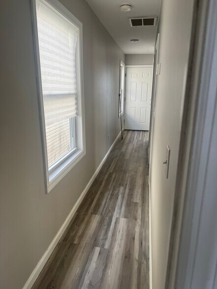 Building Photo - 33 Cliff St