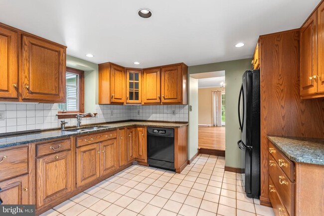 Building Photo - 607 E Wheel Rd