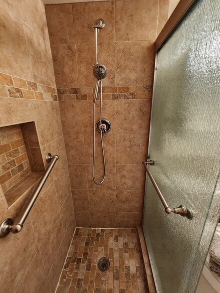 Two bathrooms have walk-in showers - 5050 N 81st St
