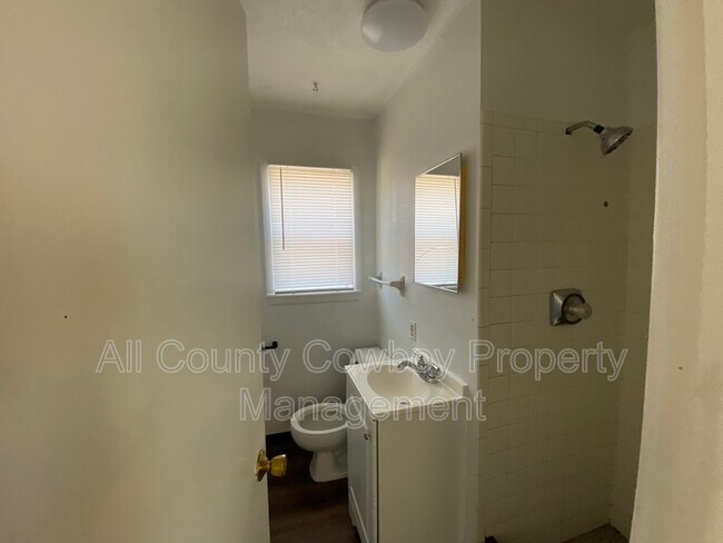 Building Photo - 864 N 5th St