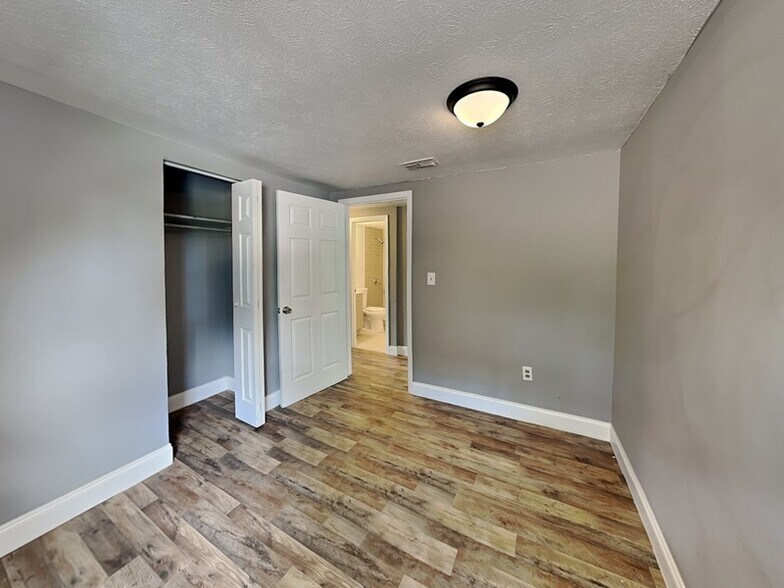 Building Photo - 7345 Linda Dr