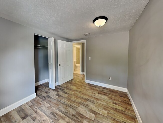 Building Photo - 7345 Linda Dr