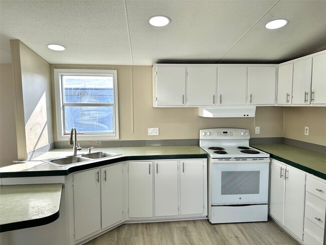 Building Photo - 4602 Durant Ave