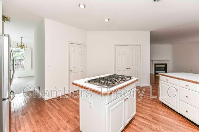 Building Photo - 3105 White Daisy Pl