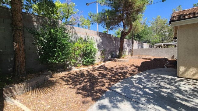 Building Photo - 1413 Iron Springs Dr