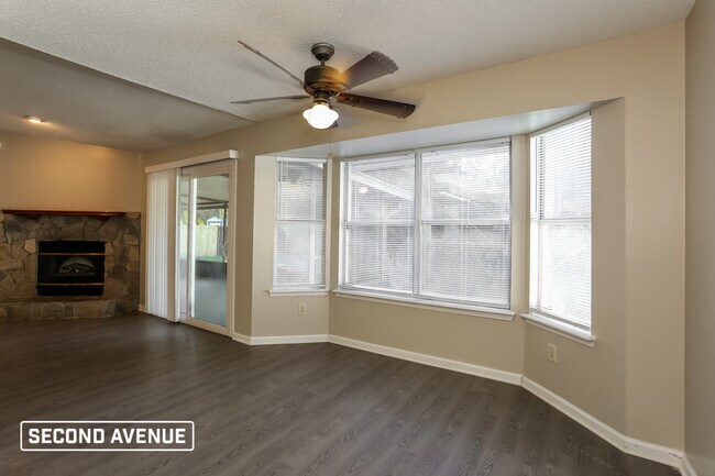 Building Photo - 6604 Arancio Dr W