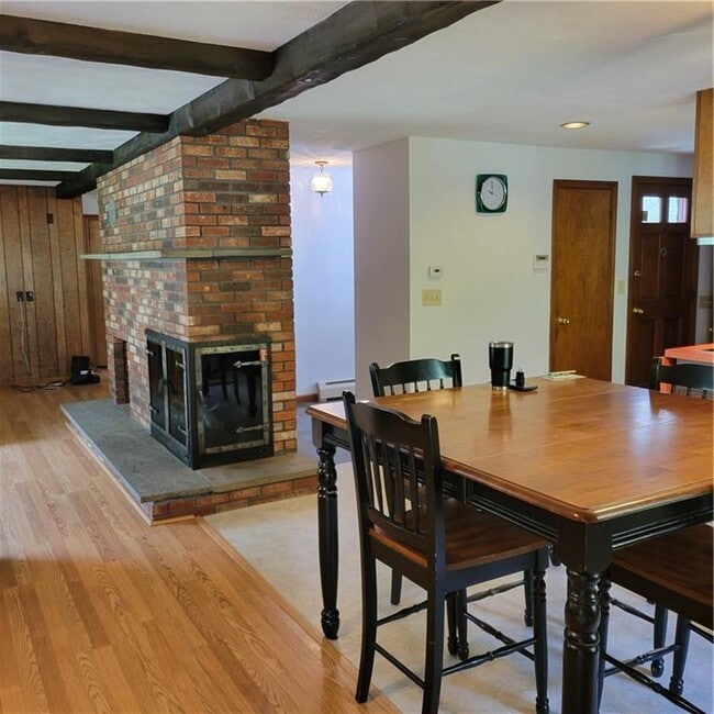 Building Photo - 301 Wolf Rock Rd