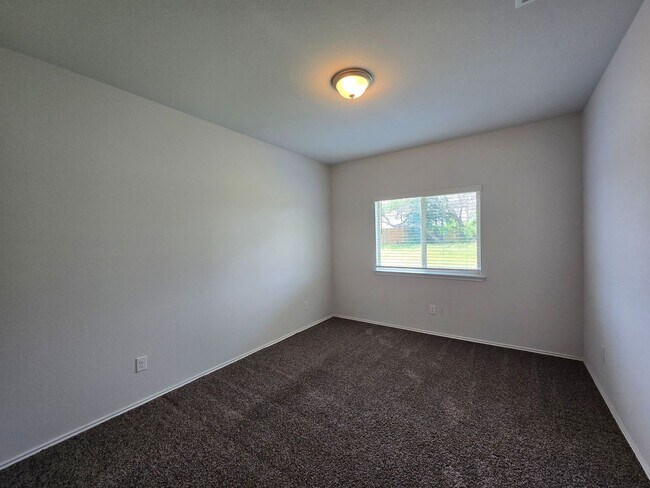 Building Photo - PRICE REDUCTION - AVAILABLE NOW!