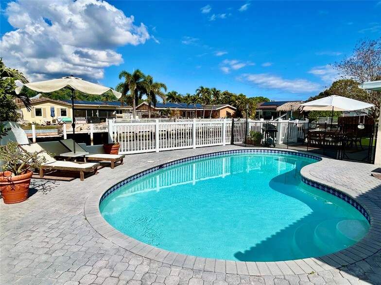 Building Photo - 1473 NE 53rd Ct