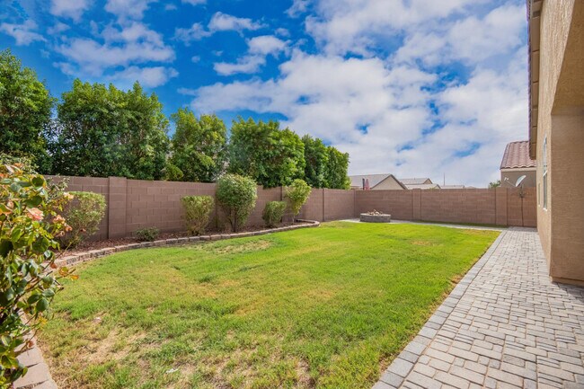 Building Photo - 1035 Carlsbad Dr