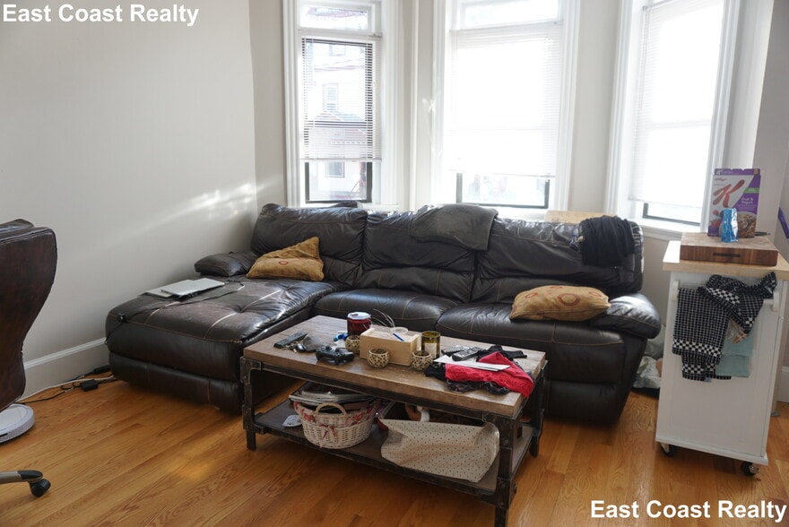 Building Photo - 56 Gardner St