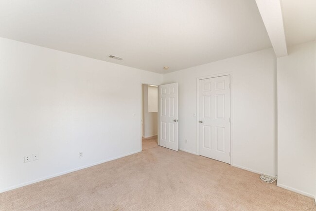 Building Photo - Northwest Townhome