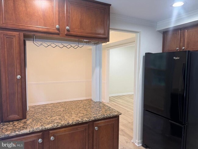 Building Photo - 5230 Lonsdale Dr