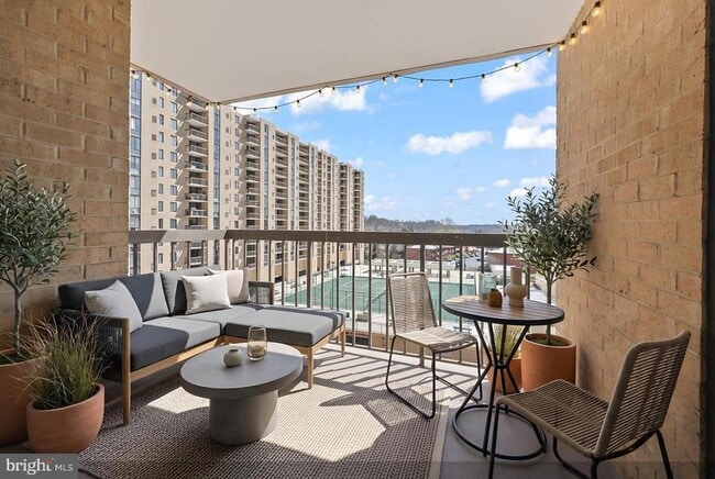 Building Photo - 4500 S Four Mile Run Dr