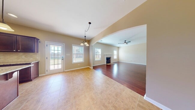 Building Photo - Nice 4 Bedroom Home in Solamere