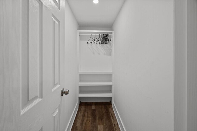 Building Photo - Charming Single-Family Home