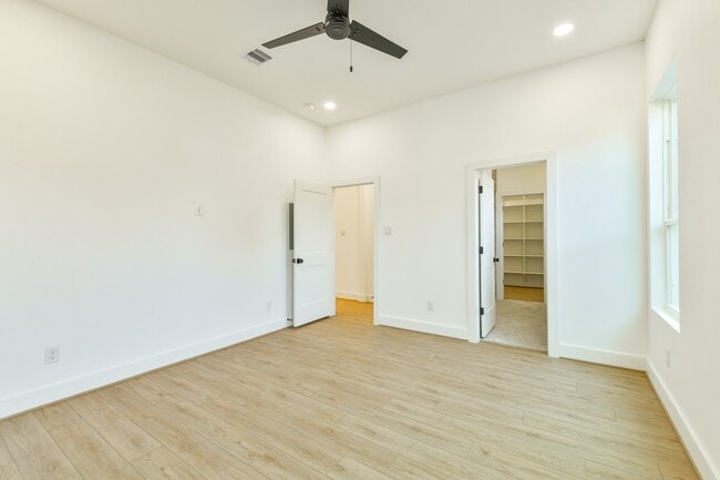 Building Photo - 162 Wallace St