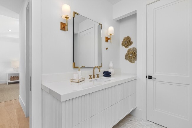 Building Photo - 734 S Ocean Blvd