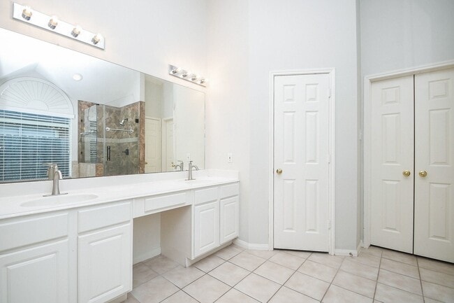 Building Photo - 2218 Millerton Ln